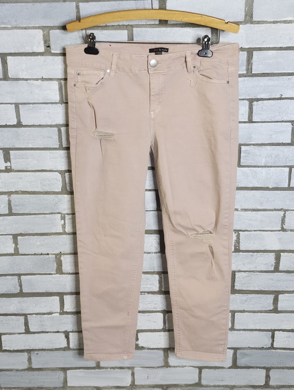 • Fire Los Angeles Junior’s Distressed Denim Skinny Leg Jeans Size 13 Peach Pink